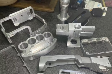 细长手腕支架加工:两端φ11轴孔相距130mm,同轴差一点手腕就偏转 细长手腕支架加工:两端φ11轴孔相距130mm,同轴差一点手腕就偏转